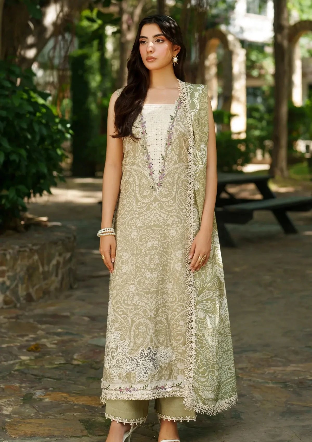 Oblivion three-piece embroidered lawn outfit with printed dupatta — Musaya