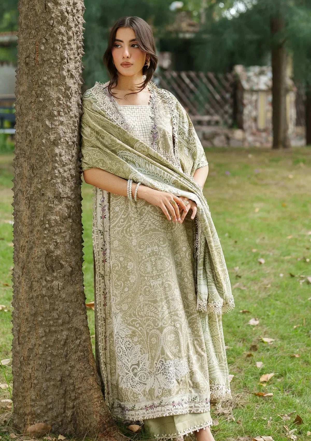 Oblivion three-piece embroidered lawn outfit with printed dupatta — Musaya