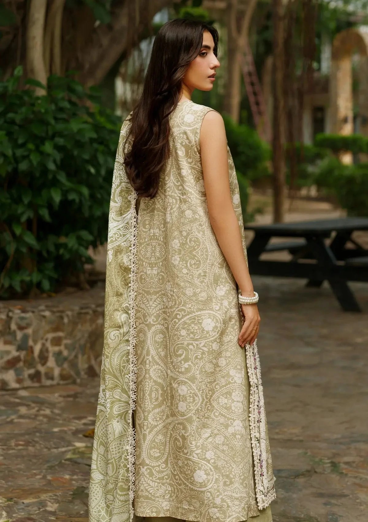 Oblivion three-piece embroidered lawn outfit with printed dupatta — Musaya